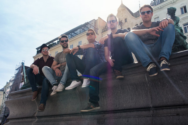 Die Band Mr. Jones besteht aus dem Stinatzer Lukas Daniel, dem Jabinger Thomas Baldasti, dem Stinatzer Christian Horvatits, dem Heiligenbrunner Niklas Schmidt und dem Deutschen Jonathan Pietsch. | Foto: Fanni Bodnar