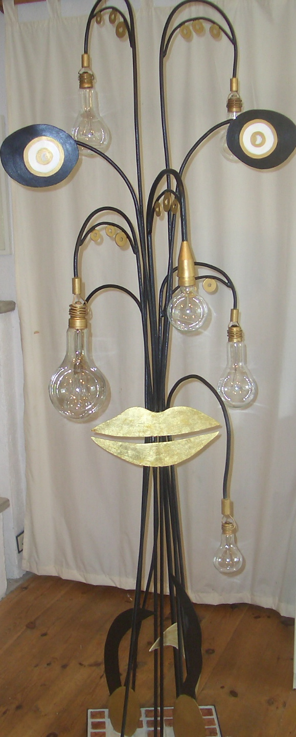 „Energiefresser“ Skulptur aus Metallstäben und BlechenV von Jo Kurau.