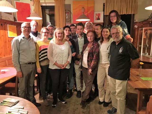 WahlkreiskandidatInnen aus dem Bezirk mit Clubobmann der Grünen im Parlament: Bernhard Jelinek, Radha Kamath-Petters, Waltraud Stindl, Albert Steinhauser, Elisabeth Kerschbaum und Viktoria Stuppner. | Foto: privat
