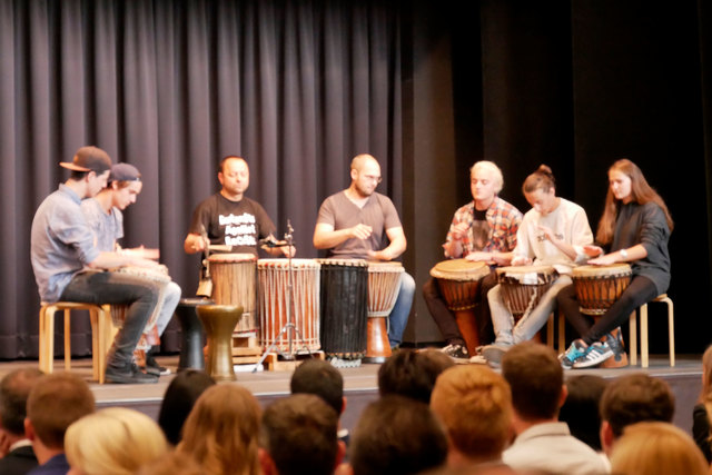 Für den musikalischen Rahmen der feierlichen Verleihung sorgte die Trommlergruppe "N'Gola Jammers". | Foto: Krankenhaus St. Vinzenz Zams