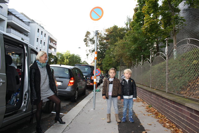 7.45 Uhr in der Hockegasse: Basti und Sophie machen sich startklar für den Schultag. Die letzten Meter bis zur Schule gehen sie zu Fuß.