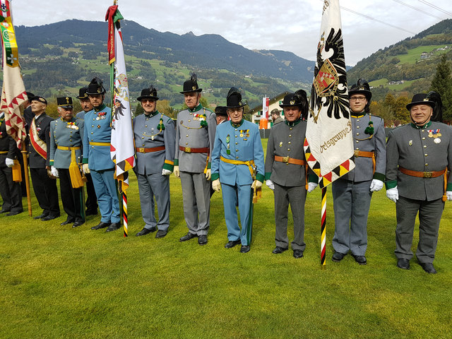 Fahnenabordnung der Tiroler Kaiserjäger aus Innsbruck und Reutte beim Treueschwur der Rekruten. | Foto: Ruprecht