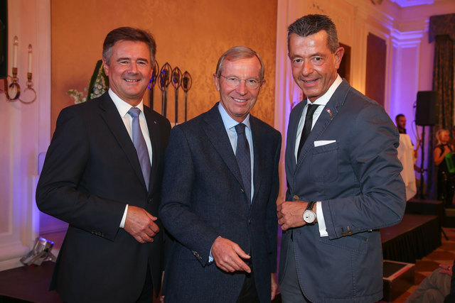 Raiffeisen-Generaldirektor Günther Reibersdorfer, LH Wilfried Haslauer und BB-Salzburg-GF Michael Kretz | Foto: Neumayr/Berger