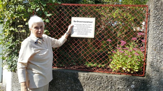 Lore Winna vor ihrem Haus in der Fürstenberggasse | Foto: privat