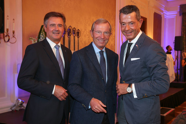 Raiffeisen-Generaldirektor Günther Reibersdorfer, LH Wilfried Haslauer und BB-Salzburg-GF Michael Kretz | Foto: Neumayr/Berger