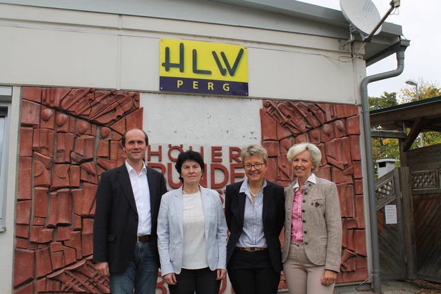 Musikschul-Direktor Johann Weilguni, HLW-Direktorin Eva Wiltberger, Fachvorständin Susanne Binder und Lehrerin Rita Ahorner.