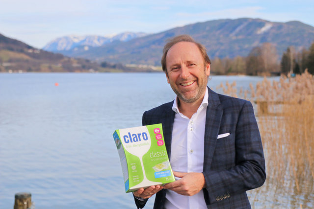 Geschäftsführer Josef Dygruber möchte mit seinen Produkten auch die Natur im Mondseeland schützen. | Foto: Miriam Kronreif