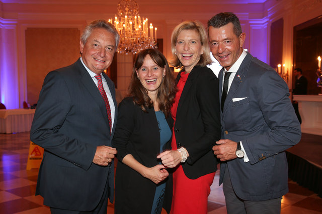 Gerichtspräsident Hans Rathgeb, LR Martina Berthold und BB-Salzburg-GF Michael Kretz und Rotes-Kreuz-Landesgeschäftsführerin Sabine Kornberger-Scheuch | Foto: Neumayr/Berger