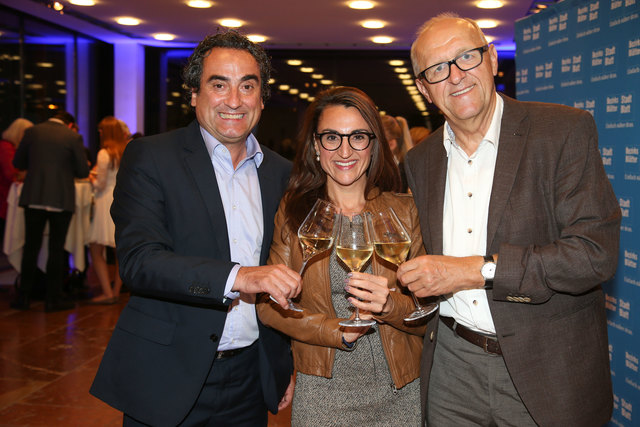 Herbert Stranzinger und Daniela Kinz (beide Salzburg AG) mit RTS-Chef Josef Aichinger | Foto: Neumayr/Berger
