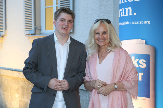 Tenor Joachim Bischof und Eva Weissenbacher von der Kunsthilfe Salzburg | Foto: Neumayr/Berger