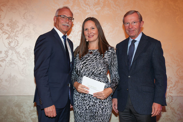 Gemeindebundpräsident Günther Mitterer, LH Wilfried Haslauer und BB-Salzburg Chefredakteurin Stefanie Schenker | Foto: Neumayr/Berger