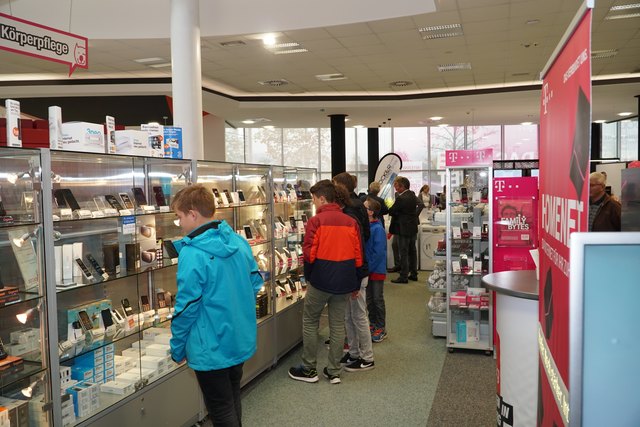 Viel Kunden und interessierte Besucher kamen am Eröffnungstag in das EW-Center.