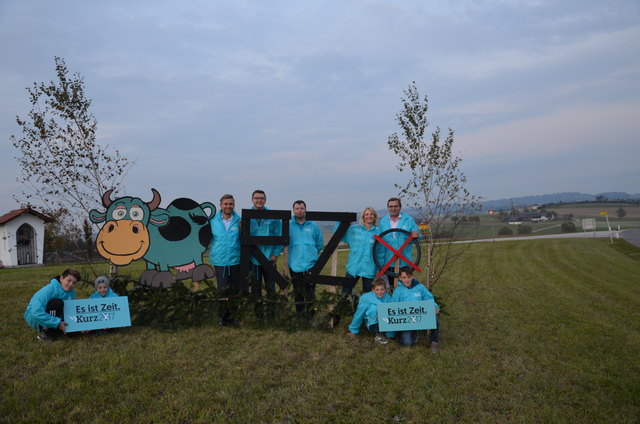 LGF Wolfgang Hattmannsdorfer, NR-Kandidatin Gertraud Scheiblberger und gf. BPO LAbg. Georg Ecker mit dem ÖVP-Team St. Ulrich mit Gemeindeparteiobmann Wolfgang Hofer an der Spitze. | Foto: Foto: OÖVP