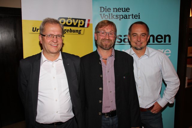 Neue Ämter: Vizebürgermeister Heinz Hussar (Mitte) sowie Gemeindevorstand Hannes Roitner (r.) und Gemeinderat Josef Mayr (l.). | Foto: Wolfgang Reisinger