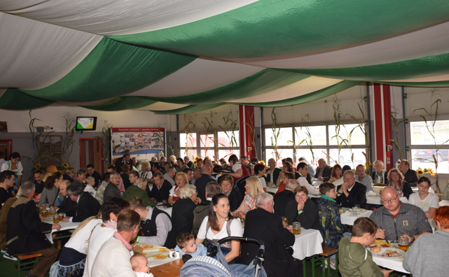 Ausgelassene Stimmung herrschte im vollbesetzten Saal.