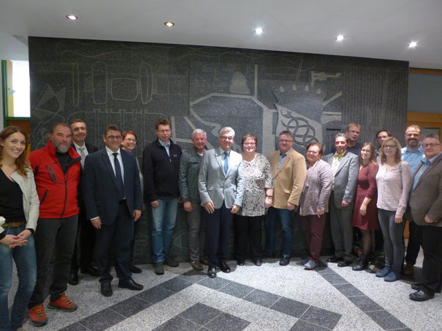 GF Barbara Dolak, GR Kammerer, Mag. (FH) Wosner, Vizebgm. Müller, GR Zibusch-Lavicka, GR Weiss, GR Hobecker, Bürgermeister Harrer, StR Beer, GR Speychal, StR Walguni, StR Glaser, GR Zibusch, GR Kralitschek, StR Ing. Mag. Süß, GR Mag. Prinz, GR Spazierer, StR Preissl.