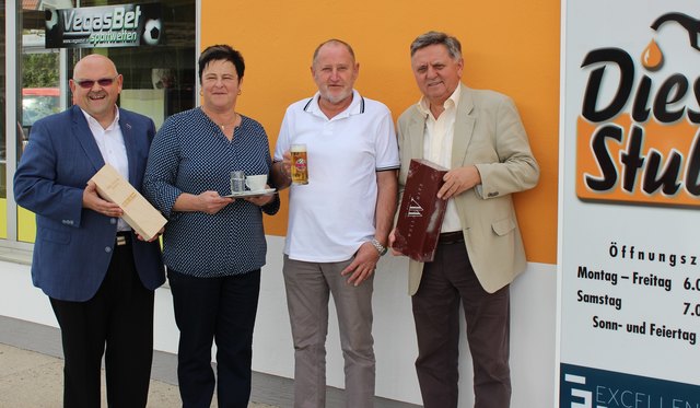 Neue Chefin in der "Diesel Stub'n": Wirtschaftskammer-Regionalstellenleiter Ronald Rasser, Gabi und Hans Resch, Bgm. Hermann Pferschy | Foto: WKO