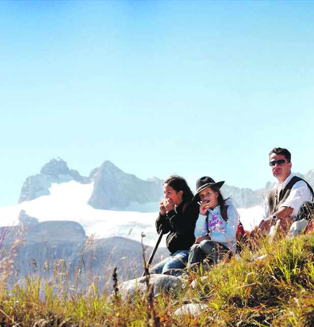 Das ewige Eis am Dachstein zog sich Gletscherjahr 2016/2017 um 1,3 Meter in der Dicke und 15 Meter in der Länge zurück. Umgerechnet sind das fünf Millionen Kubikmeter Wasser weniger. | Foto: Andi Röbl/STMG-Archiv