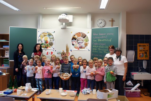 Die erste Klasse der Volksschule Sittersdorf nach der abwechslungsreichen Unterrichtsstunde