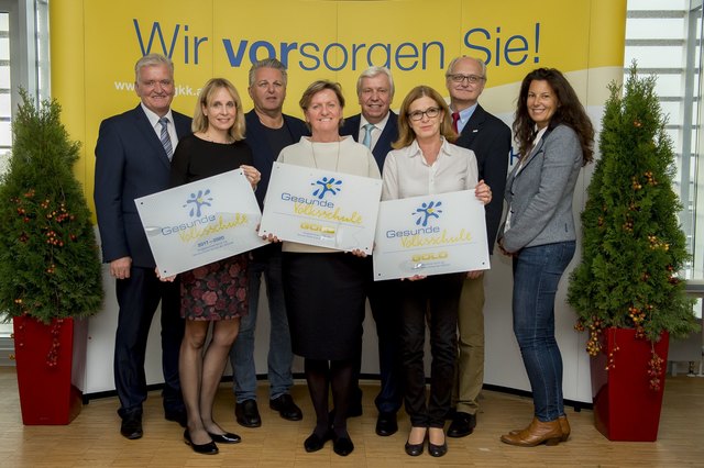 Landesrat Franz Schnabl, VD Sabine Triml (PVS St. Pölten Mary Ward), Obmann KR Gerhard Hutter (NÖGKK), VD Roswitha Weber (VS Grillparzer 1), Präsident Johann Heuras (LSR für NÖ), VD SR Patricia Lininger (VS Grillparzer 2), GD Jan Pazourek (NÖGKK), Patrizia Nikzad (NÖGKK) | Foto: NÖGKK/APA-Fotoservice/Hörmandinger