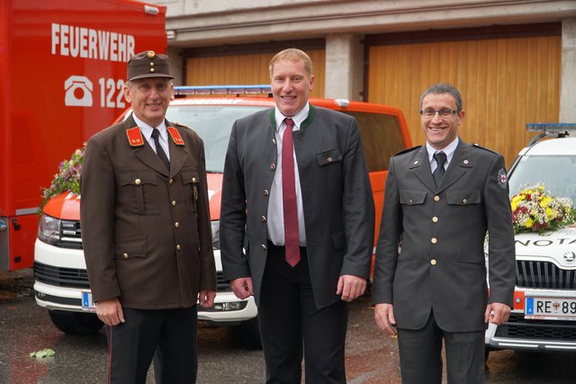 Johann Pitschnau, Bgm. Markus Gerber und Christoph Carolus für den neuen Fahrzeugen.