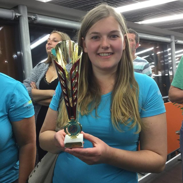 Melanie Ceol mit dem Pokal