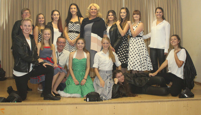 V.l.n.r. -hinten: GGR Marianne Dorfstätter, Bgm. Mag. Sylvia Kögler, die Musicalstars und Marie Kögler. v.l.n.r. – vorne: GGR Robert Eggler und Birgit Scheibenreif.﻿ | Foto: Gemeinde Grafenbach