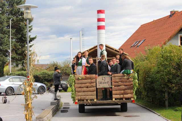 Verschiedenste Themen wurden auf den Erntewägen präsentiert. | Foto: Cescutti