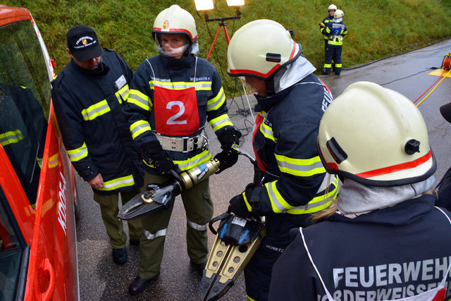 Die Feuerwehrleute bei der Technischen Leistungsprüfung. | Foto: OAW/ Manfred Rehberger