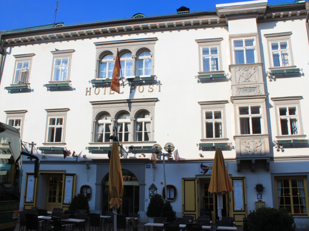 Das Hotel Post am Villacher Hauptplatz gilt als ältestes Hotel Kärntens. Es wurde im Jahr 1525 erbaut.
