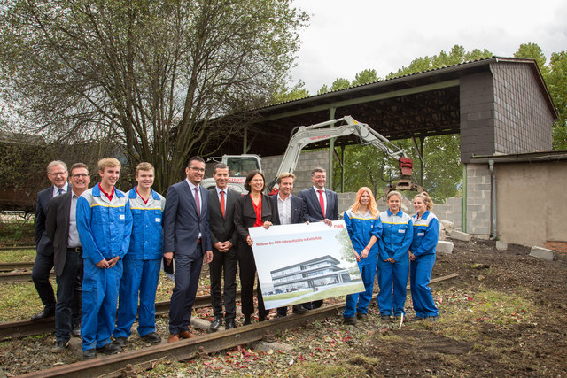 Ein Bagger für die neue ÖBB-Lehrwerkstätte ist bereits aufgefahren. Foto: ÖBB/Mörtl