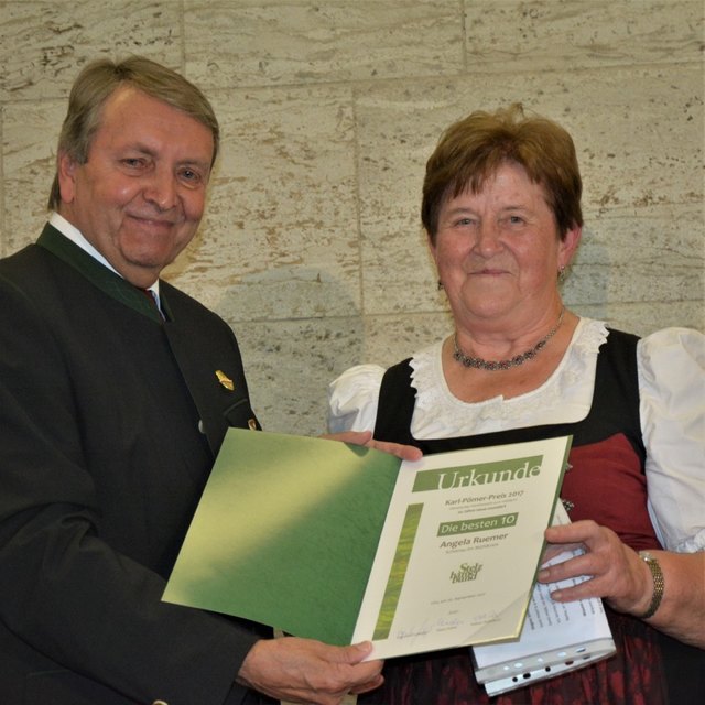 Angela Ruemer mit Stelzhamerbundpräsident Klaus Huber. | Foto: Christine Huber