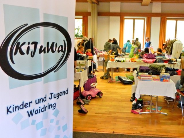 Die KiJuWa veranstaltete den 2. Flohmarkt im Waidringer Pfarrsaal.