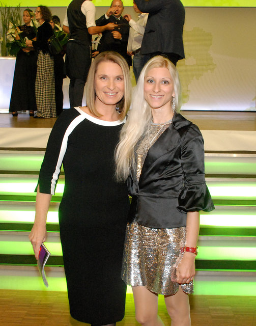 Barbara Stöckl mit Pop-Art-Künstlerin Tanja Playner