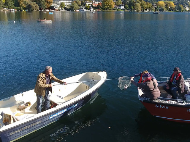 Auch eine Bierlieferung gab es für die geduldigen Angler | Foto: KK/TVB Seeboden