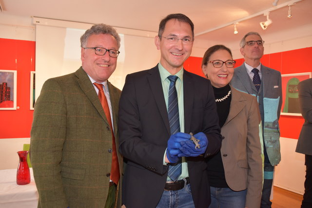 Landesrat Heinrich Schellhorn, Bürgermeister Adi Rieger, Museumsleiterin Ingrid Weydemann und Landesarchäologe Raimund Kastler. (v.l.n.r.)