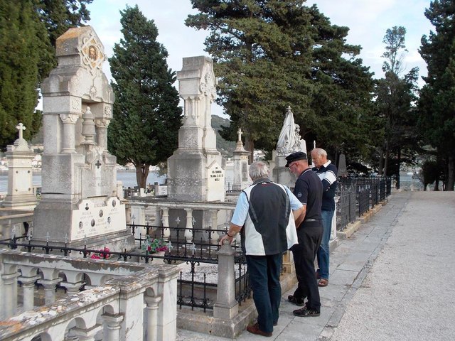 Ein Besuch im Friedhof auf Vis (Lissa) | Foto: YCBS / Gerhard Nagy