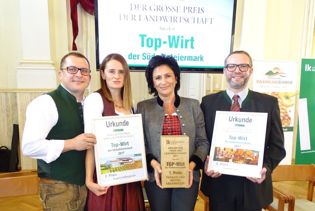 Die Top drei: Stefan und Viktoria Wippel, Andrea Legenstein und Hans Jörg Fink (v.l.) bei der Prämierung im Mailandsaal.