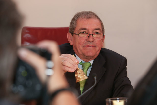 Bürgermeister Heinz Schaden bei seiner letzten Gemeinderatssitzung am 20. September 2017. | Foto: Neumayr