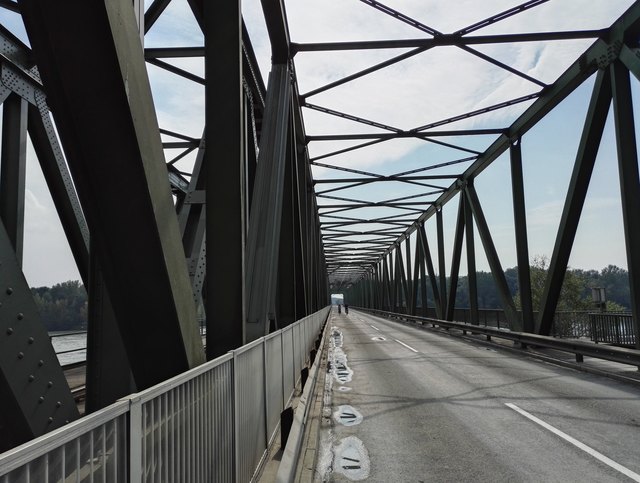 Die sanierungsbedürftige Donaubrücke Mauthausen.