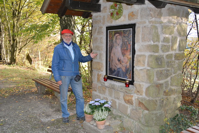 Die Kopie von Rudolf Plebans "Maria mit den Waldtieren" am Pfalzberg hat Hermann Neidhart zum gleichnamigen Märchen inspiriert. | Foto: Talkner