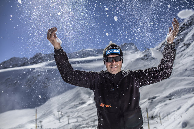 Strecken und Pistenchef Isi Grüner freut sich so wie tausende Skifans wenn es endlich wieder mit dem Skifahren losgeht. Die Umstellung auf die Winterzeit bringt den Weltcup Partyfans eine Feiernacht die eine Stunde länger dauern kann. | Foto: Foto Lorenzi
