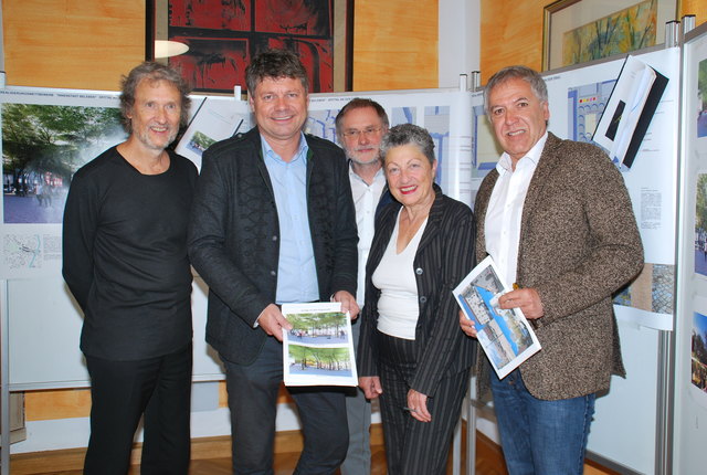 Beny Meier, Gerhard Pirih, Martin Klingler, Sonja Gasparin und Franz Eder stellten das Siegerprojekt des Architekturwettbewerbs vor