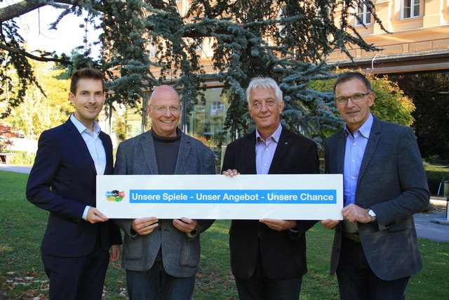 V.l.n.r.: Kevin Überegger (AK Kammerrat und Angestellter der Tiroler Wasserkraft AG), Robert Senn (AK-Kammerrat und stv. Betriebsratsvorsitzender der ISD), Ambros Knapp (AK-Vizepräsident und Betriebsratsvorsitzender der ISD), Willi Greuter (stv. Obmann Betriebsausschuss D. Swarovski)
