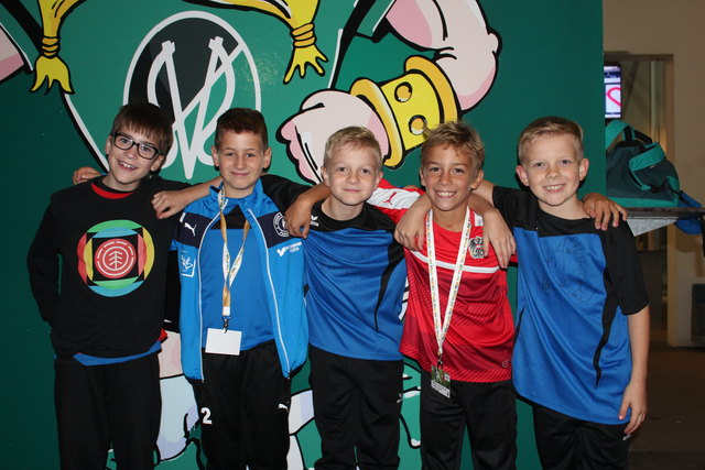Die Jungs vom Sportverein Kohlgrube waren fasziniert vom Spiel