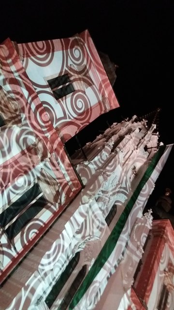 Lichtshow auf der Basilika während des Gesamtspiels