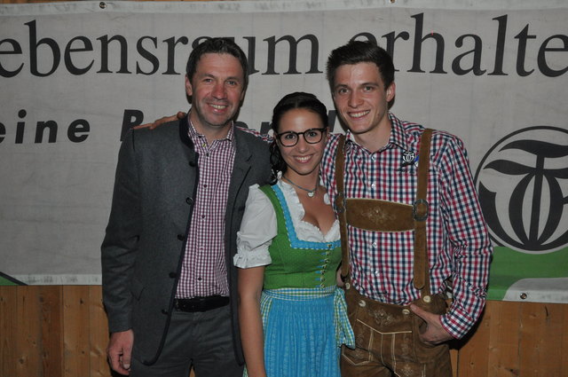 Bgm. Martin Haselwanter mit Ortsleiterin Theresa Motz und Obmann Patrick Haselwanter (v.l.n.r.).