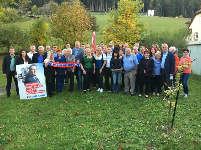 So sehen Sieger aus! Die Bezirks-FPÖ feierte bei Manfred Porta in Rosental ihr grandioses Ergebnis. | Foto: FPÖ