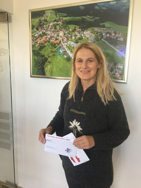 NAbg. Elisabeth Grossmann bei der Stimmabgabe in Edelschrott. | Foto: KK