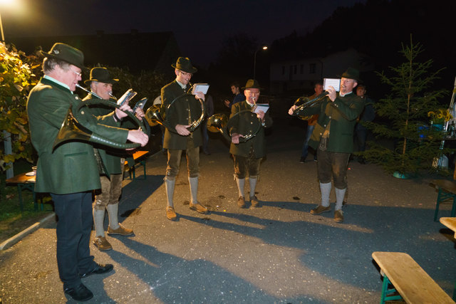 Die Jagdhornbläser spielten für ihren verstorbenen Kameraden.